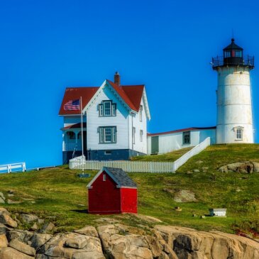 Lumoavat näkymät: Cliff House Cape Neddickissä, Mainessa on ainutlaatuisten Yhdysvaltain hotellien listan kärjessä.